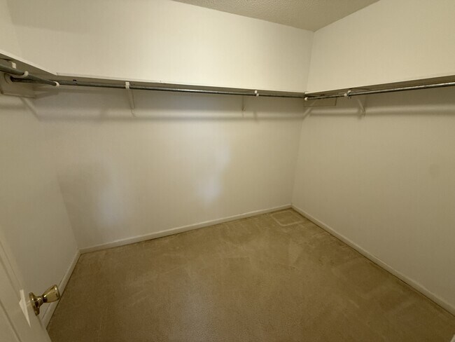 Building Photo - 2804 Mulberry Ln