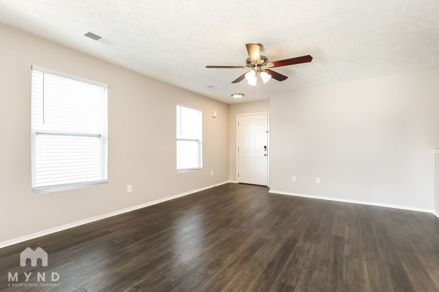 Building Photo - 2827 Creekbend Dr