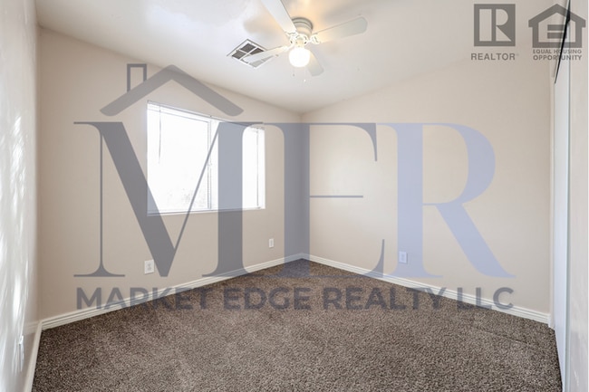 Building Photo - 3Bed/2.5Bath Townhouse at 24th St/Thomas! Move-In ready on 05/07/2026! -- NO HOA!