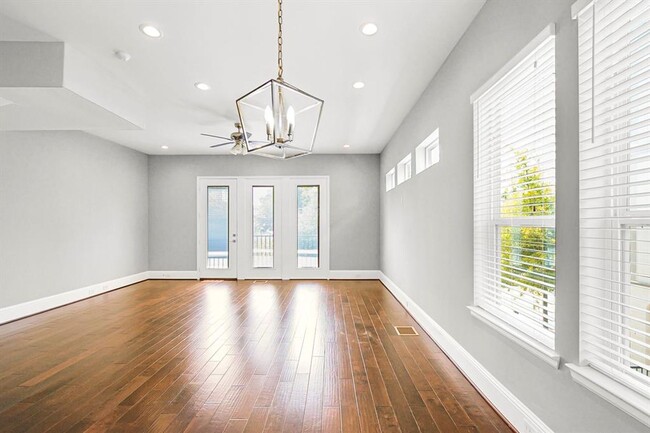 Building Photo - 411 N Nagle St