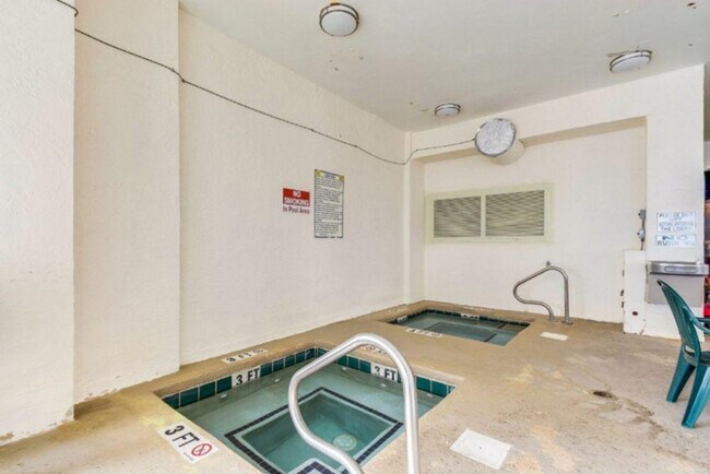 Building Photo - 2500b N Ocean Blvd