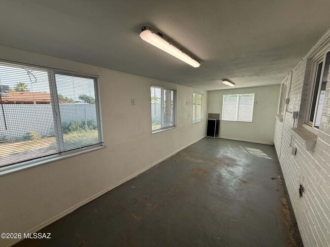 Building Photo - 4634 E Montecito St