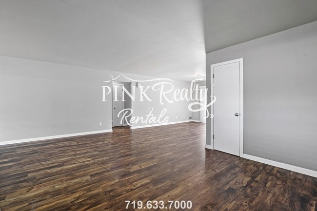 Building Photo - 2112 Templeton Gap Rd