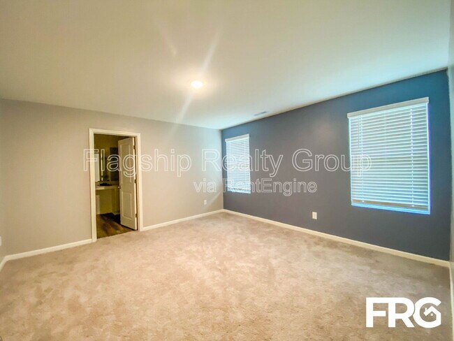 Building Photo - 300 Kenison Way
