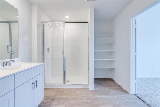 Building Photo - 320 Yosemite Dr