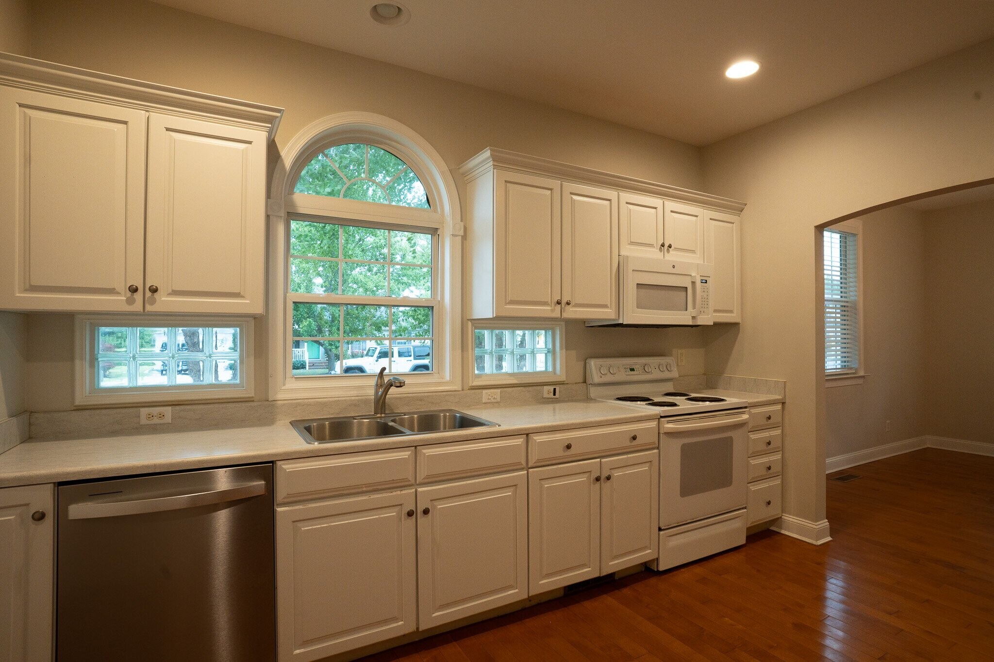 Building Photo - 204 Henrys Mill Dr