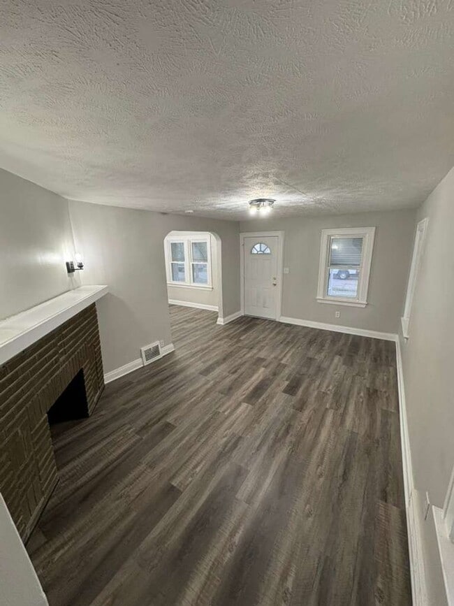 Building Photo - Charming 3-Bedroom Home in Maple Heights – Newly Renovated Entry & Spacious Yard