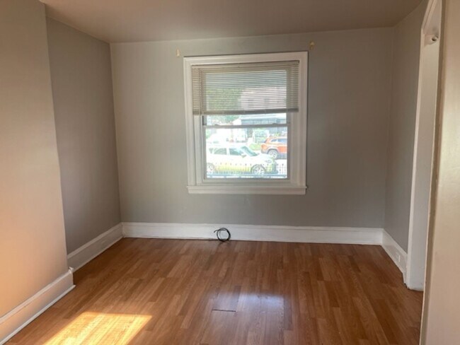 Building Photo - Amazing 3Bd/1Bath in Carroll Park