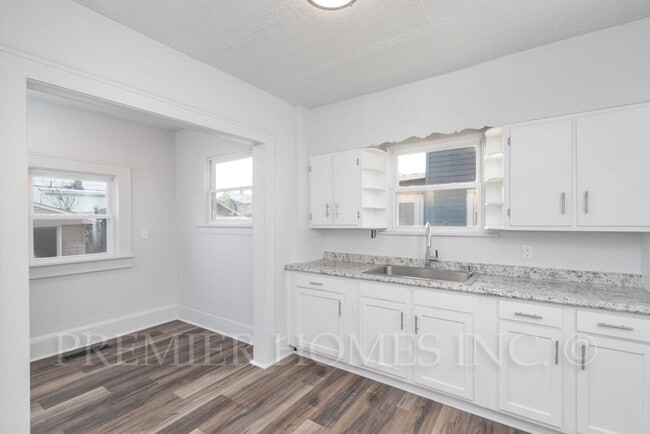 Building Photo - Pristine 3BR Home with 2-Car Garage & Designer Finishes