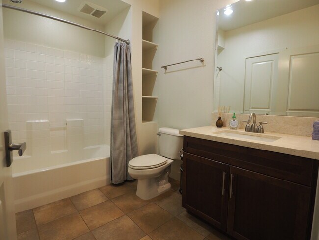Guest bath - 2349 Jefferson St