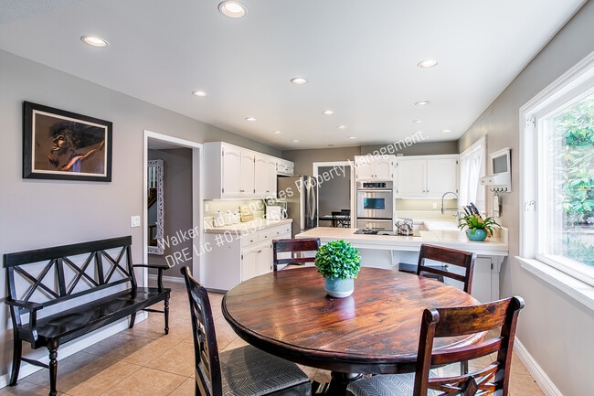 Building Photo - 1062 Foxenwood Dr