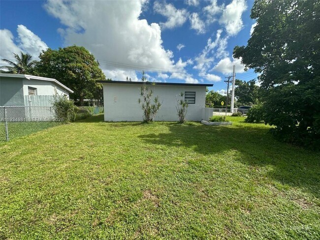 Building Photo - 3701 SW 40th St