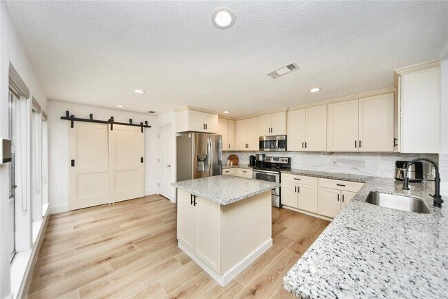 Building Photo - 4411 Hickory Downs Dr