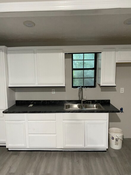 Building Photo - 8359 Walden Rd