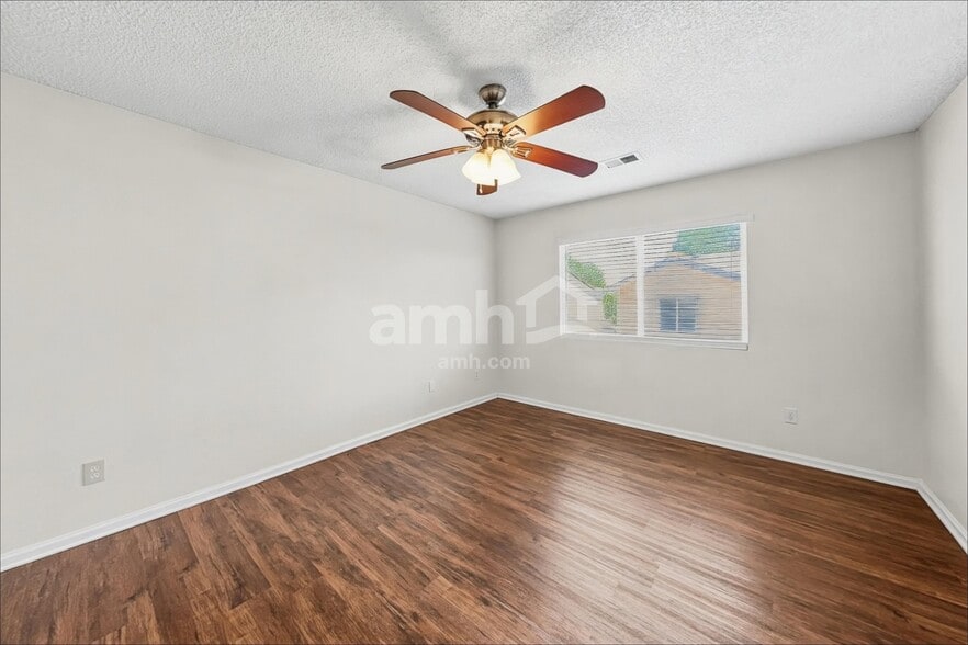 Building Photo - 5046 Pelican St