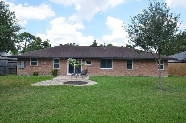 Building Photo - 9011 Theysen Dr