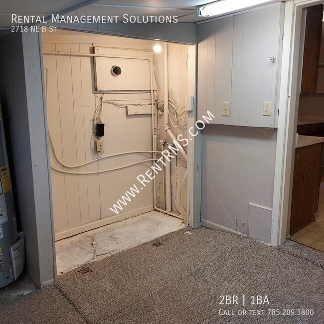 Building Photo - 2718 NE B St