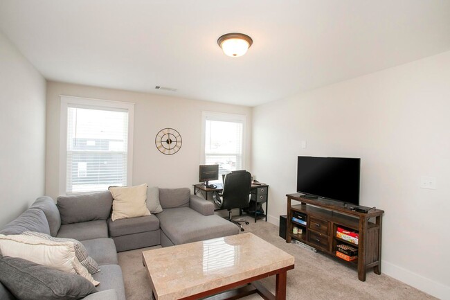 Building Photo - 170 Portico Pl