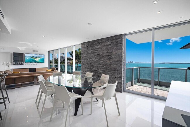 Building Photo - 1331 Brickell Bay Dr