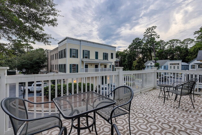 Building Photo - Fully Furnished Two Bedroom Apartment in t...