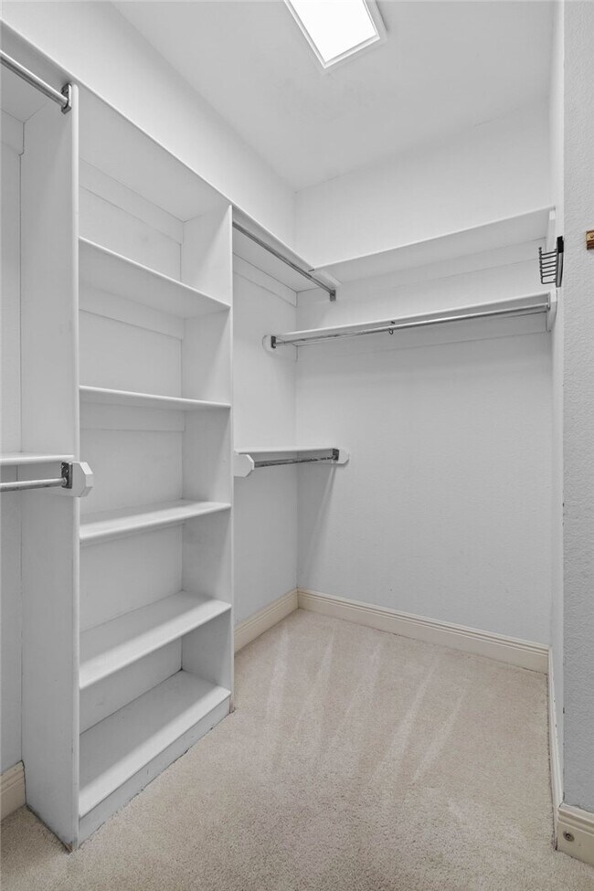 Building Photo - 6683 W Valley View Rd