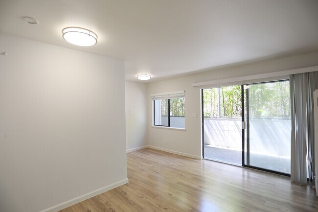 Building Photo - 301 Jayne Ave