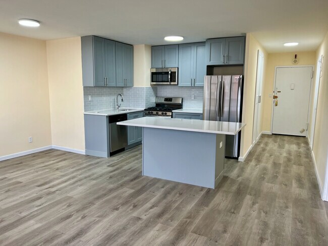 Building Photo - 270 Marin Blvd