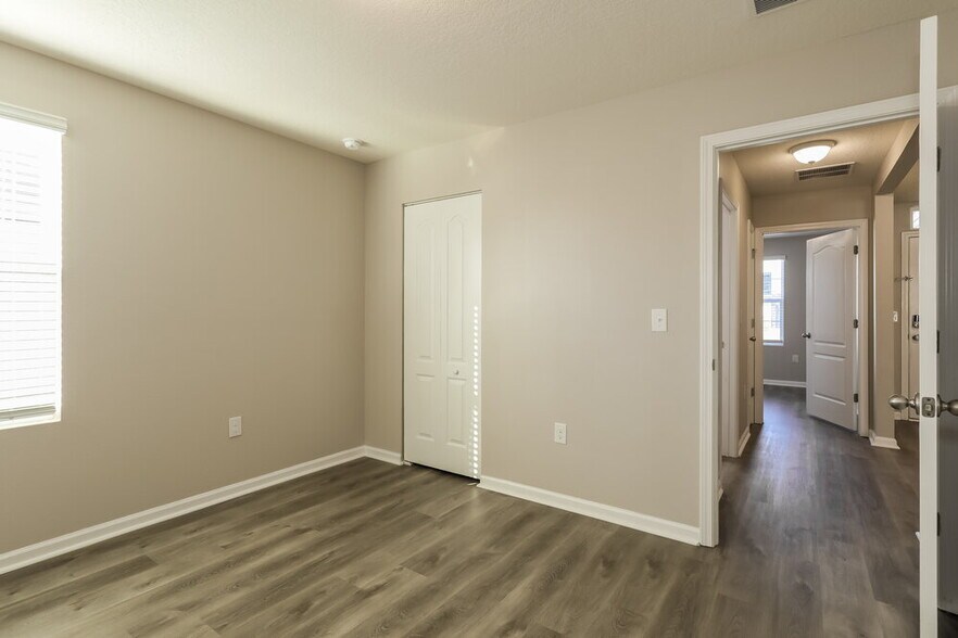 Building Photo - 3528 Martin Lakes Dr
