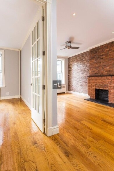 Building Photo - HUDSON ST.