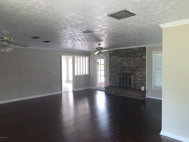 Building Photo - 321 Foxridge Rd