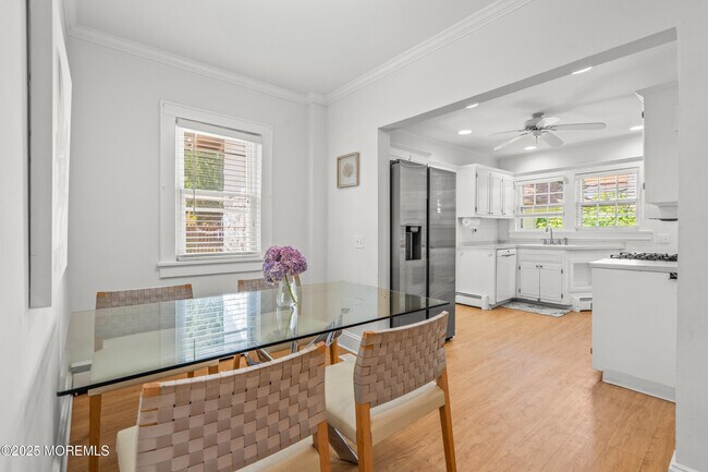 Building Photo - 562 N Edgemere Dr