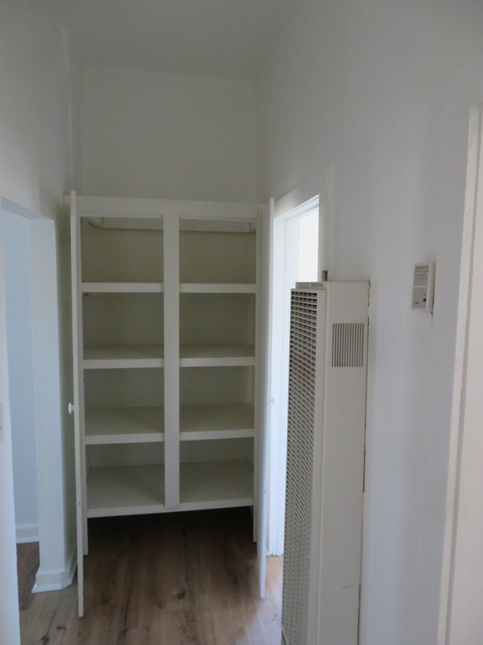 Building Photo - 154 E Colden Ave