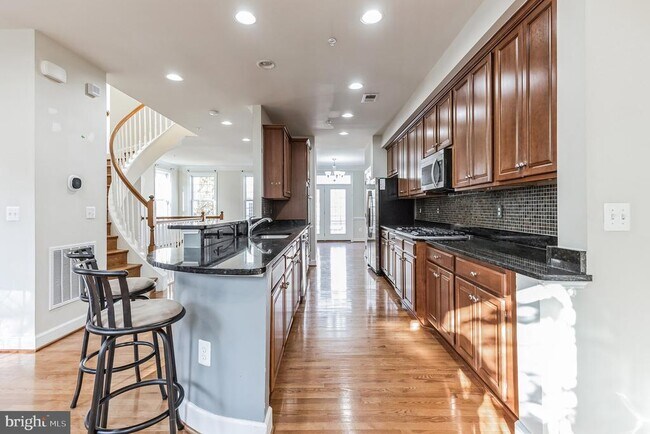 Building Photo - 523 Triadelphia Way