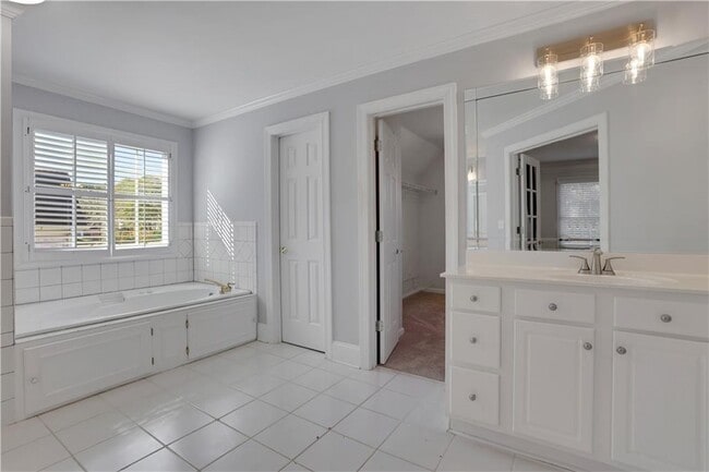 Building Photo - 127 Tara Blvd