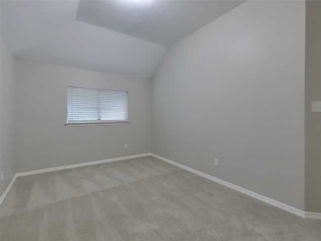 Building Photo - 8026 N Tarrytown Crossing Dr