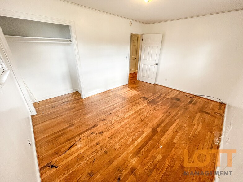 Building Photo - 323 Welcome Ave