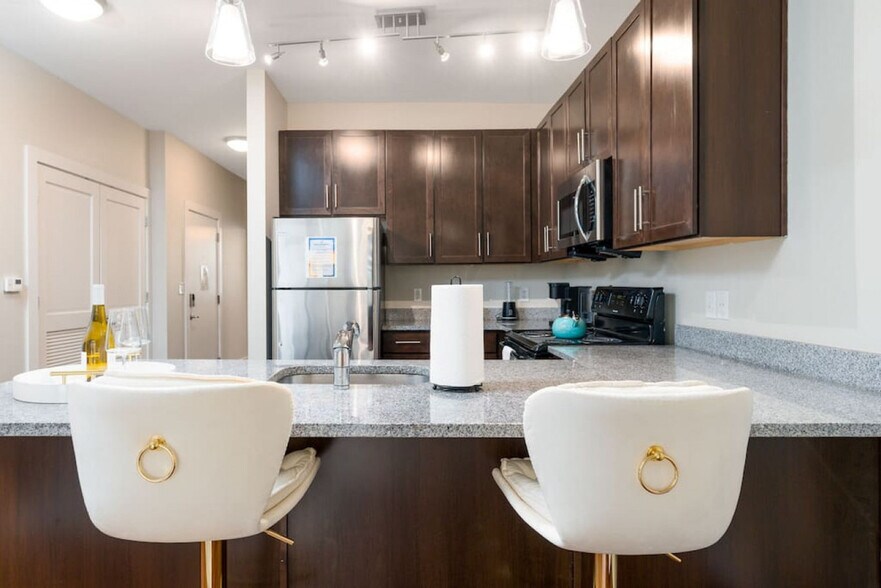 Building Photo - 2525 Solana Way