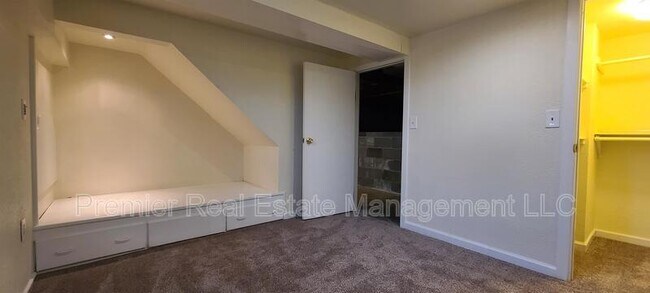 Building Photo - 4473 E Jewell Ave