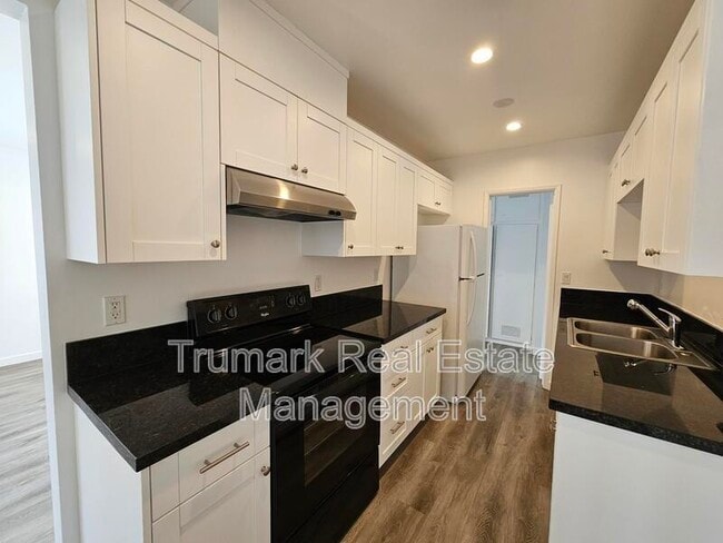 Building Photo - 2936 Honolulu Ave