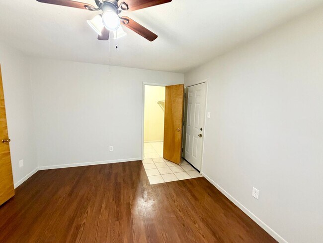 Building Photo - 3447 Pewitt Dr