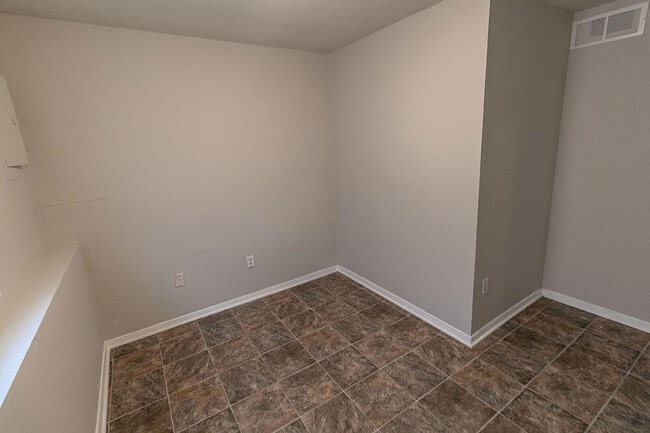 Building Photo - 1011 W Ash St