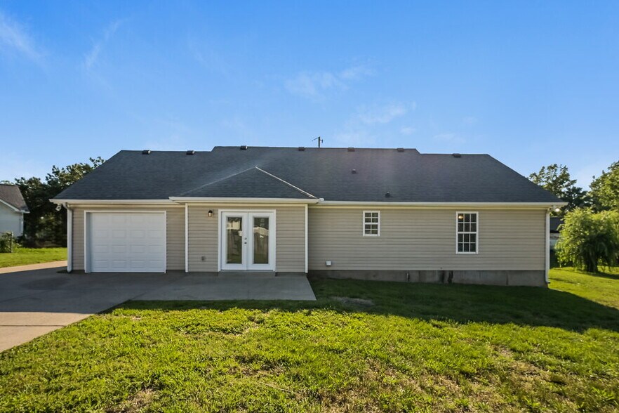 Building Photo - 1912 Guildford Dr