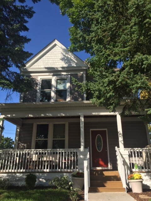 Building Photo - 2560 Dupont Avenue South