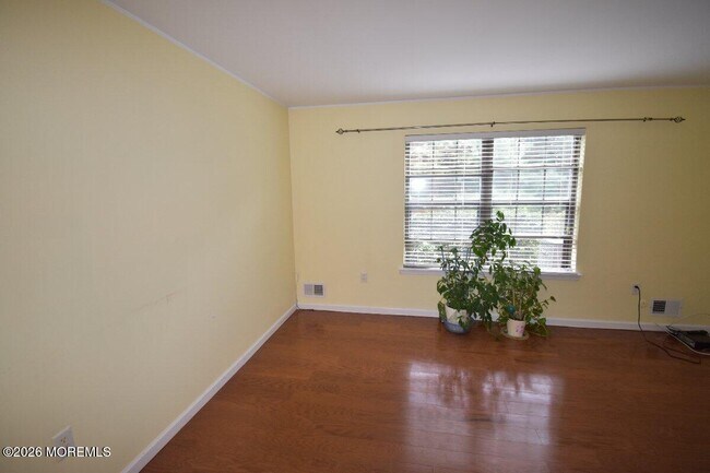 Building Photo - 1304 Wellington Pl