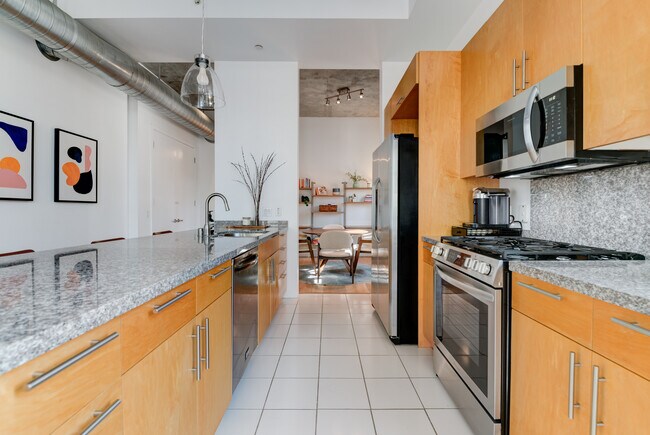 Full Kitchen with cooking essentials - 1025 Island Ave