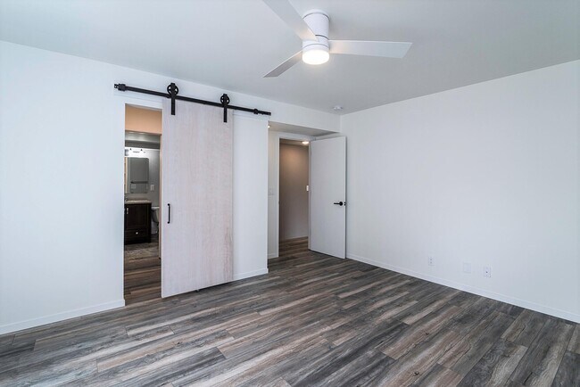 Building Photo - 2124 Pauline Blvd