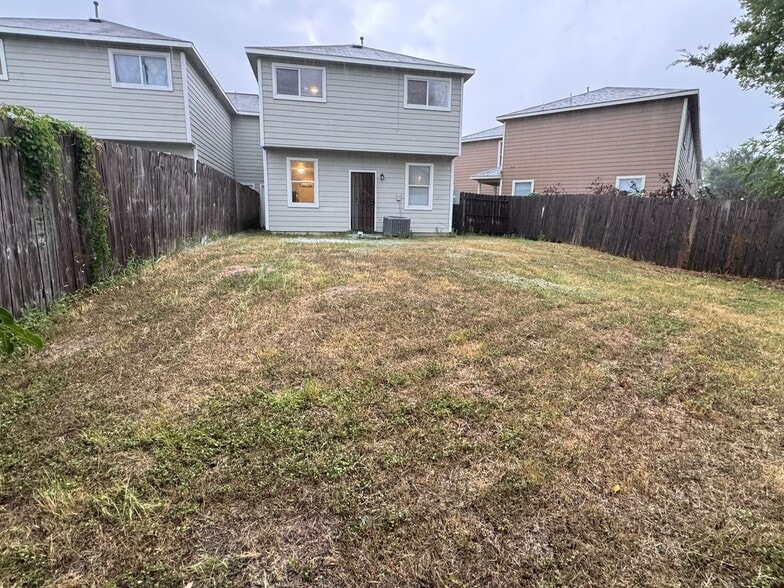 Building Photo - 6427 Waldron Dr