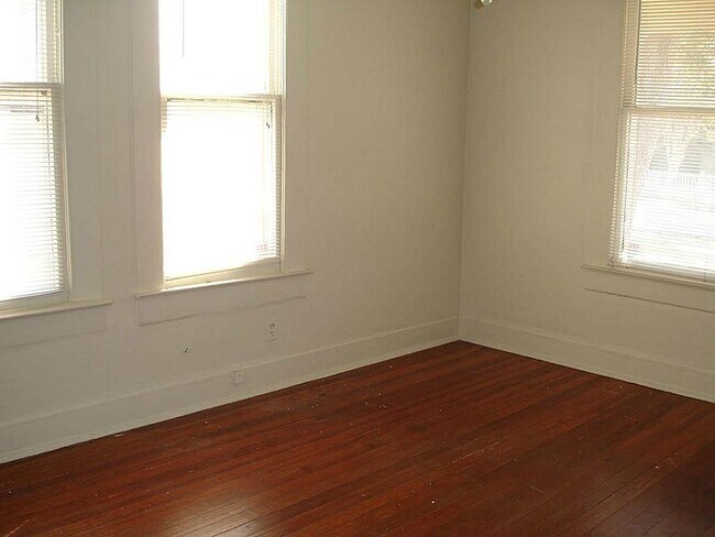 Building Photo - 315 W 21st St