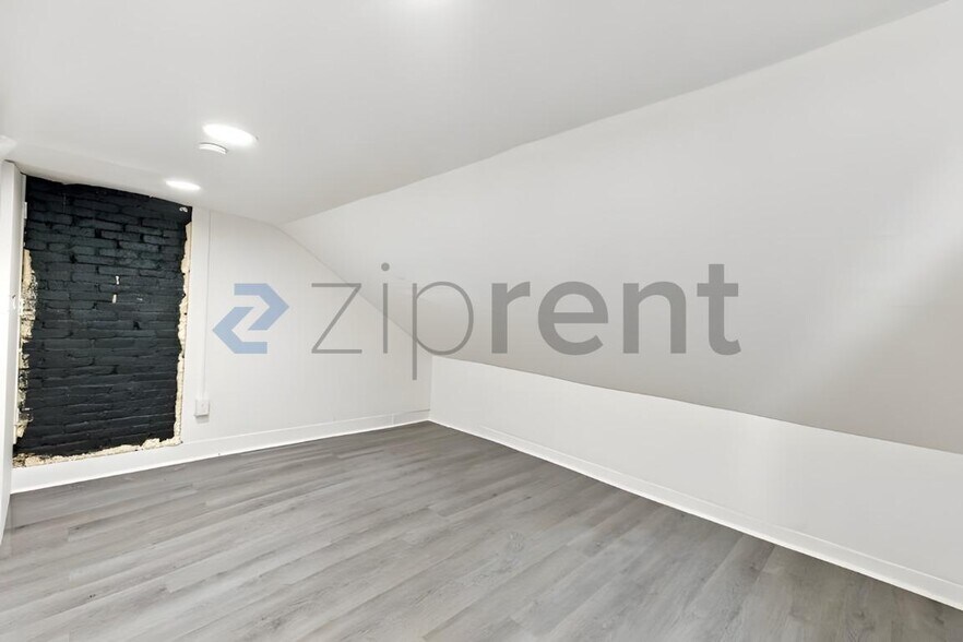 Building Photo - Unit