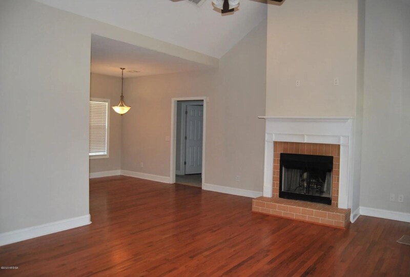 Building Photo - 575 Windsong Dr